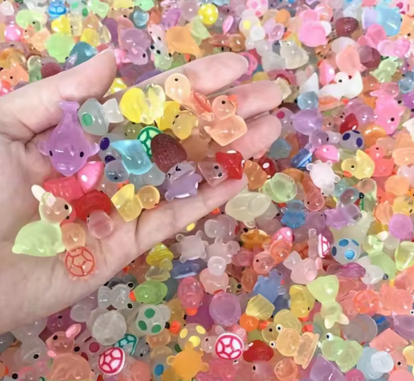 25mm Clear Gumball Machine Capsules Filled with Mini Plastic Animals – 1 Inch Toy Vending Capsules, 50-Pack